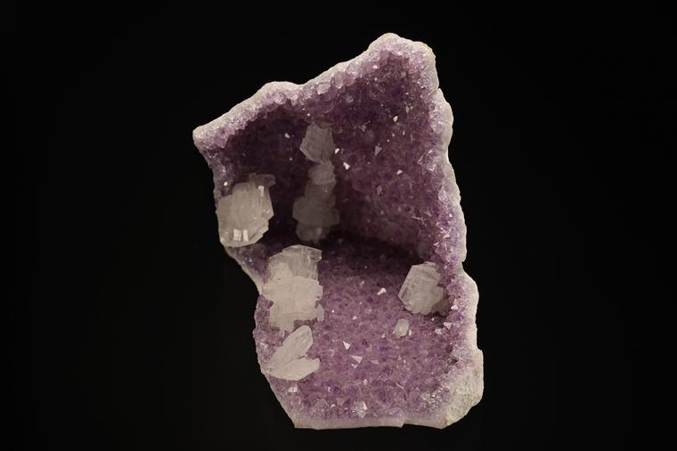 EPISTILBITE on QUARTZ var. Amethyst